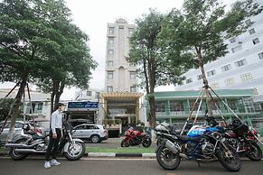 Le Centre Hotel