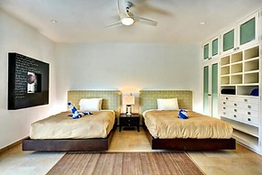 Via 38 PH Fuego by Realty Group