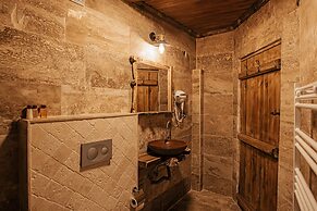 Larissa Cave Hotel