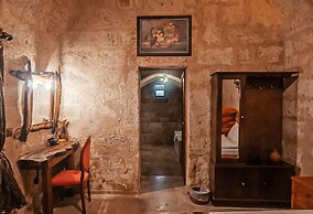 Larissa Cave Hotel
