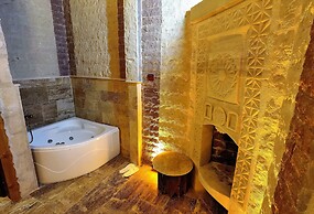Larissa Cave Hotel
