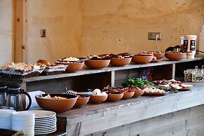Larissa Cave Hotel