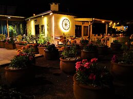 Larissa Cave Hotel