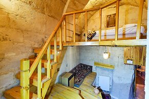 Larissa Cave Hotel