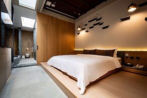 Birdman Motel
