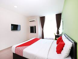 OYO 816 Hotel De Kiara