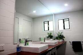 Yeppoon Beachhouse - Hostel