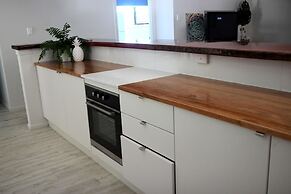 Yeppoon Beachhouse - Hostel