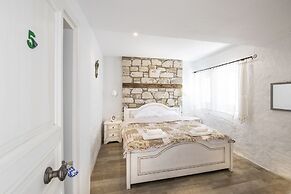 Monat Otel Alacati