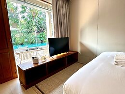 SUNKISS pool.bed.cafe