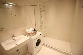 Maxela Rooms & Suites