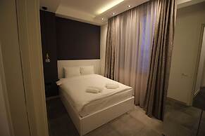 Maxela Rooms & Suites
