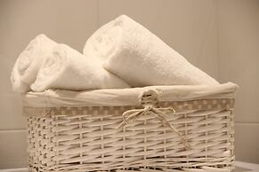 Maxela Rooms & Suites
