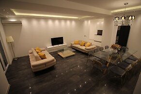 Maxela Rooms & Suites