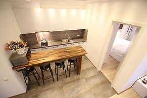 Maxela Rooms & Suites
