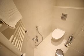 Maxela Rooms & Suites