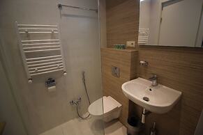 Maxela Rooms & Suites