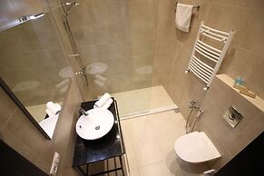 Maxela Rooms & Suites