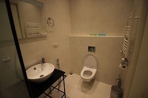 Maxela Rooms & Suites