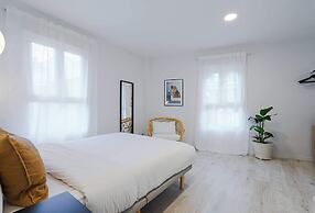 Mad Apartments by Olala Homes