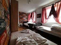 Lorf Hostel&Coffee