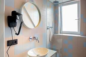 The Green Elephant Hostel & Spa