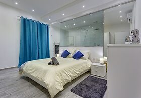 Luxury 3BR Apartment With Marina Views