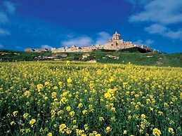 Charming Seafront House In Kalkara