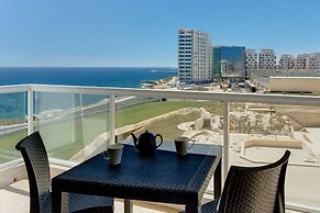 Modern Sea-view Apartment in a Prime Location