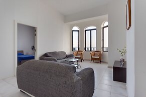 Spacious Seafront Apartment With Stunning Views