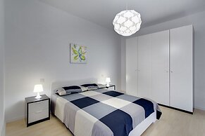 Modern Apartment With Stunning Seaviews