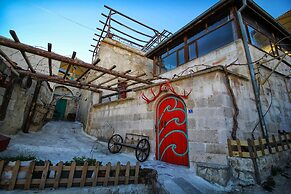 Patisca Cave House