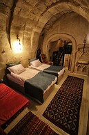 Patisca Cave House