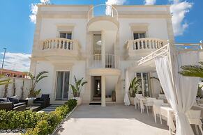 Acquaviva Suites