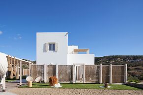 Volcano Luxury Suites Milos - Adults Only
