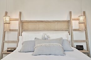 Volcano Luxury Suites Milos - Adults Only