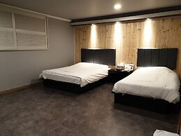 Kims Hotel Gumi