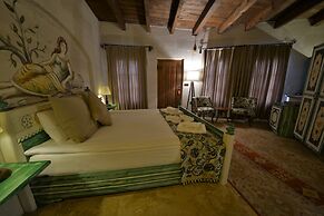 Caftan Cave Suites