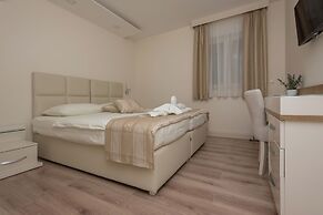 Apartments Leone