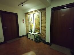 Tara Art House