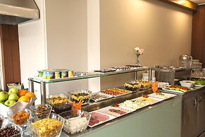 Obelisk Hotel & Suites