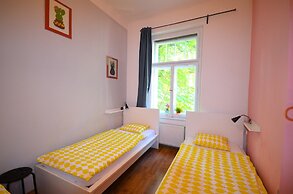 Travel & Joy backpackers