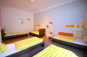 Travel & Joy backpackers