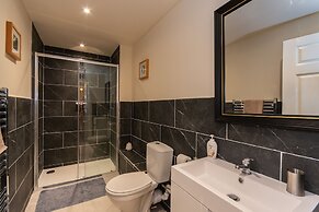 Cellardyke 3-bed Cottage, Sleeps 6 by Seafront