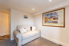 Cellardyke 3-bed Cottage, Sleeps 6 by Seafront