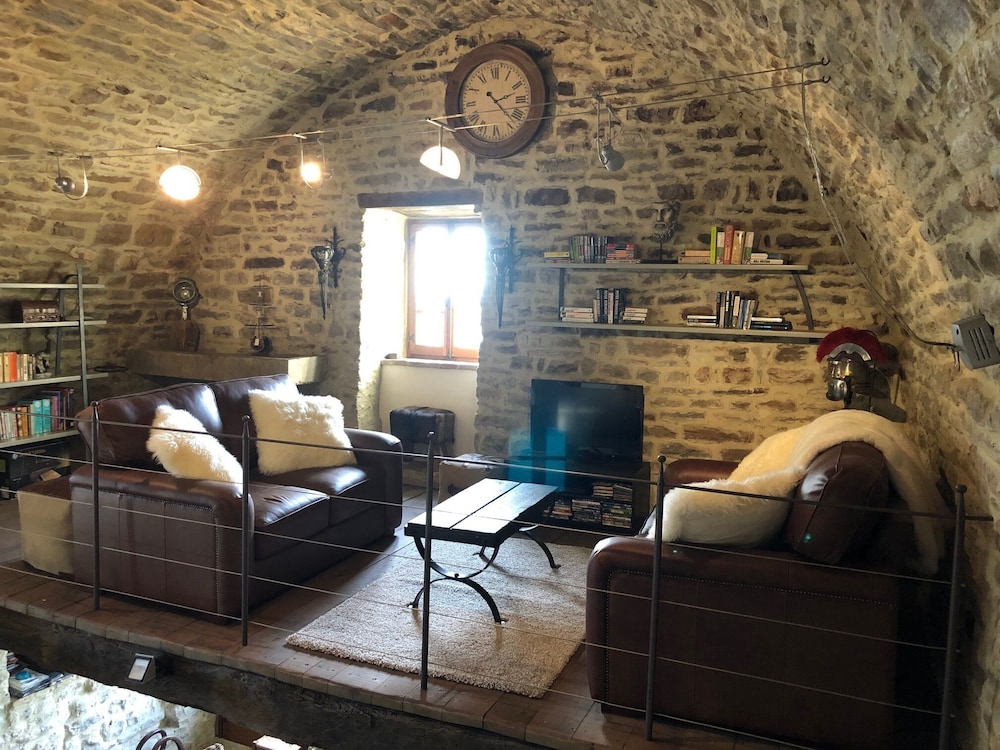 Umbrian Villa Retreat in Pietralunga With a Pool