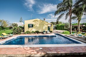 Rustic Villa With Pool Near Olhao