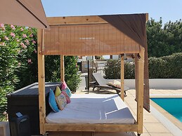 Inviting 3-bed Villa in Kayalar