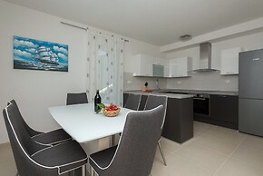 Apartments Mladen