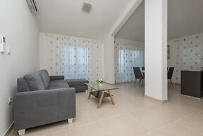 Apartments Mladen